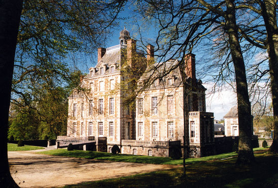 Portrait of a chateau in Normandy for the owners